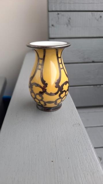 Vintage Porseleinen vaasje van Jaeger & Co. beschikbaar voor biedingen