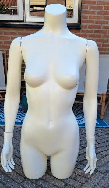 Torso mannequin vrouw paspop etalagepop showpop Sarah beschikbaar voor biedingen