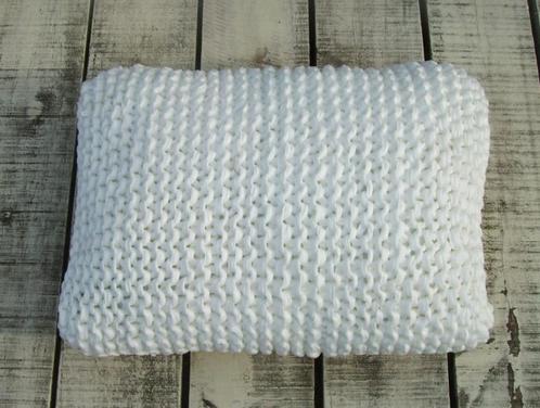 Wit kussen in stoere ribbels van textielgaren (Nieuw), Huis en Inrichting, Woonaccessoires | Kussens, Nieuw, Wit, Rechthoekig