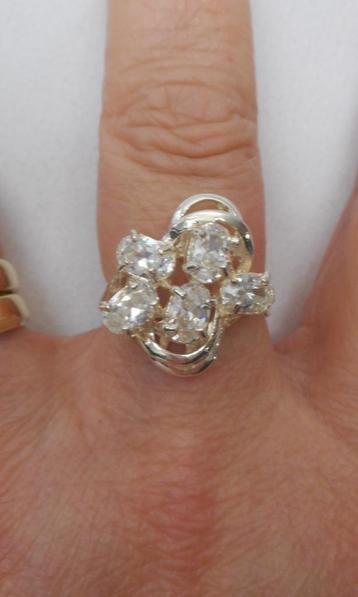 zilveren prachtige ring met heldere stenen maat 16.5 nr.785 beschikbaar voor biedingen