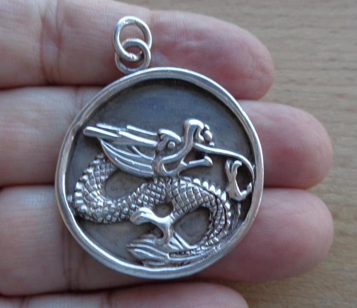 zilveren royale hanger Chineese draak [672], Sieraden, Tassen en Uiterlijk, Kettinghangers, Zo goed als nieuw, Zilver, Zilver