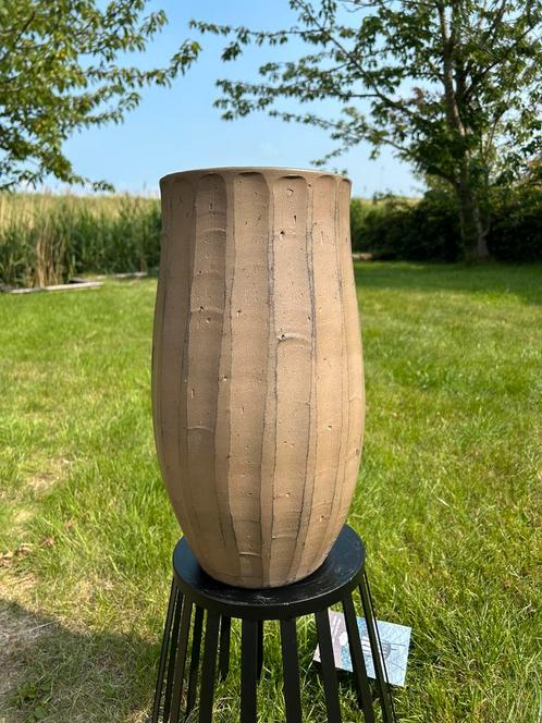 Mica Decorations vaas/plantenpot taupe bruin aardewerk groot, Huis en Inrichting, Woonaccessoires | Vazen, Zo goed als nieuw, Overige kleuren
