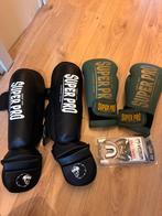 Boxhandschoenen kniebeschermers en nieuwe bitje, Ophalen of Verzenden, Zo goed als nieuw