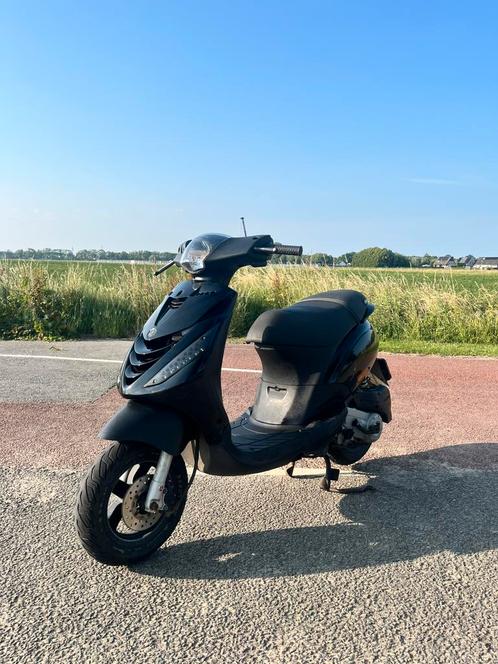 Piaggio zip 4t, Fietsen en Brommers, Scooters | Piaggio, Zo goed als nieuw, Zip, Ophalen