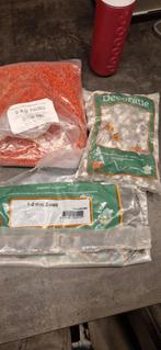 Aquarium steentjes - rood, wit, zwart, Dieren en Toebehoren, Ophalen, Grind, Zand of Voedingsbodem