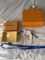 Louis Vuitton Oorbellen Zilver Key and Lock Nieuw, Ophalen of Verzenden, Nieuw, Zilver, Hangers