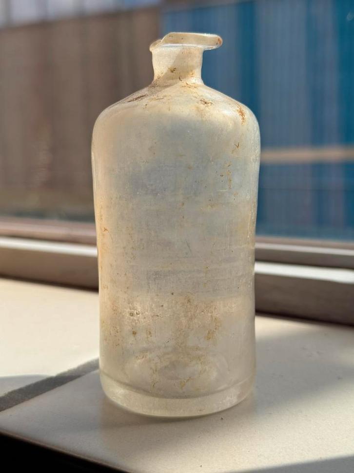 Bodemvondst 1810 Mondgeblazen geïriseerd vroege flesje, Antiek en Kunst, Antiek | Glas en Kristal, Verzenden