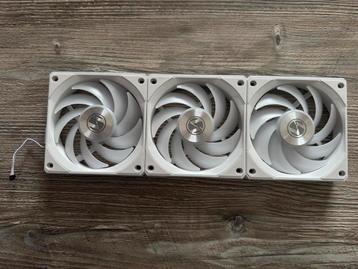 NIEUW | Lian Li RGB fans 120mm wit beschikbaar voor biedingen