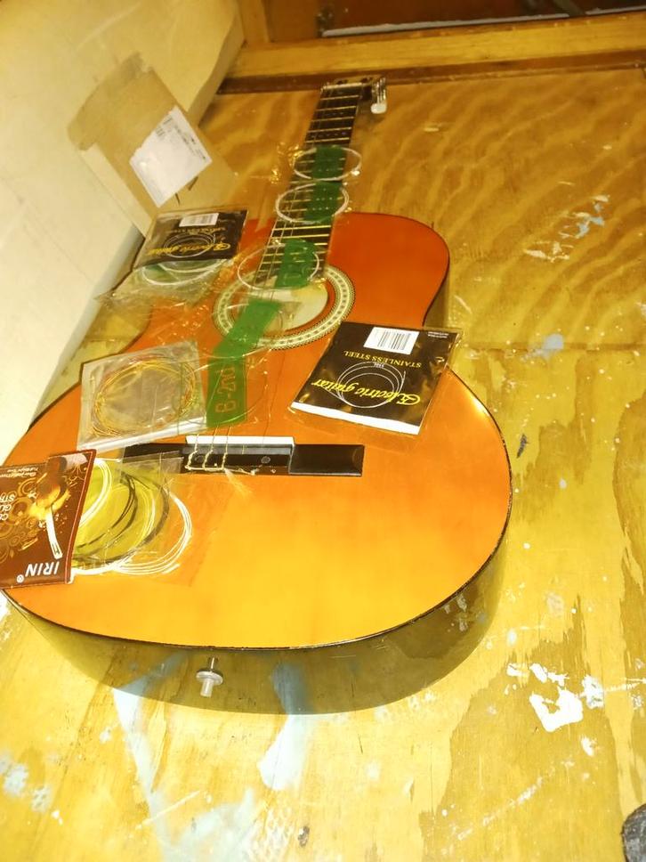 C.Giant Gitaar met Extra Snaren, Muziek en Instrumenten, Snaarinstrumenten | Gitaren | Akoestisch, Gebruikt, Klassieke of Spaanse gitaar