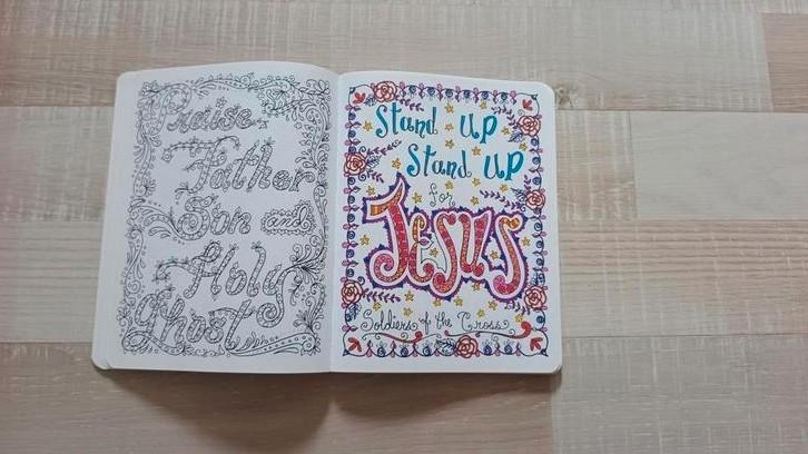Bijna nieuw kleurboek Engelse teksten, Hymnspirations, Hobby en Vrije tijd, Tekenen, Gebruikt, Overige typen, Ophalen of Verzenden