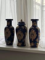 Set van 3 blauwe vazen met gouden details, Huis en Inrichting, Woonaccessoires | Vazen, Ophalen, 50 tot 75 cm, Blauw, Aardewerk of Porselein