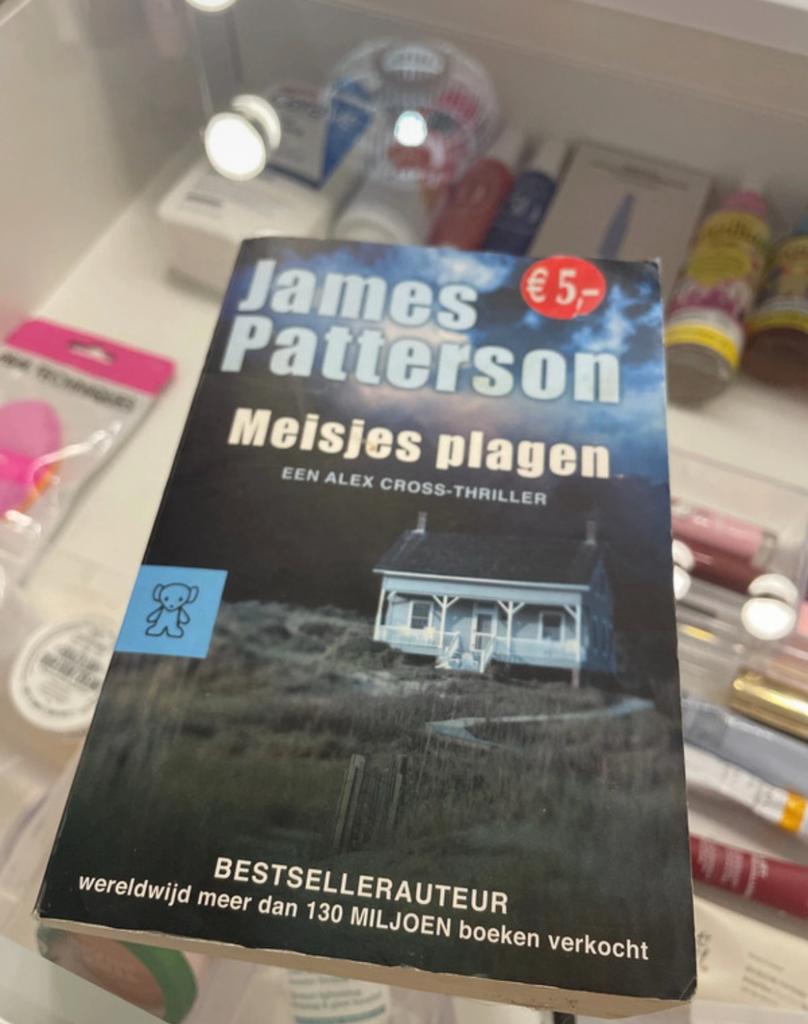 James Patterson - Meisjes plagen, Ophalen of Verzenden, Zo goed als nieuw, James Patterson