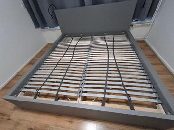 IKEA MALM bedframe hoog incl. LÖNSET lattenbodem - afbeelding 4