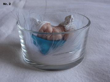 Baby's van klei zelfgemaakt beschikbaar voor biedingen