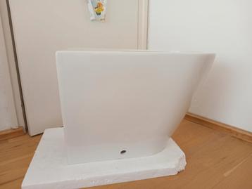 Staand toilet new! Duravit D-neo met bril  37x58x40cm

 beschikbaar voor biedingen