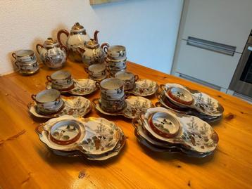 Japans porseleinservies beschikbaar voor biedingen