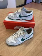 Nike Dunk Low - Wit/Groen - Maat 44, Kleding | Heren, Schoenen, Ophalen of Verzenden, Gedragen, Wit, Sneakers of Gympen