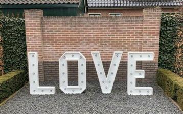 LOVE letters - €60 - 3 dagen - 1 meter hoog - LED lampjes beschikbaar voor biedingen