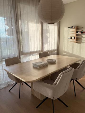 Vintage travertin eettafel beschikbaar voor biedingen