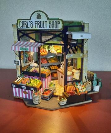 Miniatuur fruitshop handgemaakt beschikbaar voor biedingen