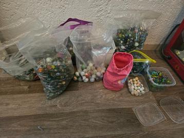 Knikkers duizenden stuks beschikbaar voor biedingen