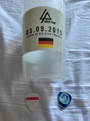 Linkin Park Plectrums Official en beker beschikbaar voor biedingen