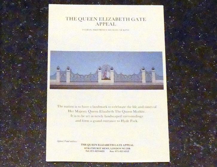 Queen Elizabeth gate appeal folder Hyde Park Londen, Verzamelen, Koninklijk Huis en Royalty, Zo goed als nieuw, Tijdschrift of Boek