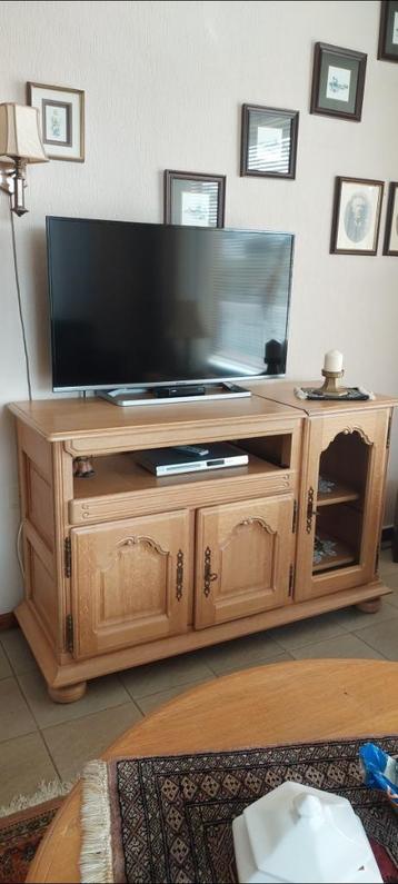 Blank eiken tv kast beschikbaar voor biedingen