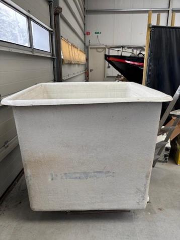 polyester bak beschikbaar voor biedingen