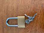Te koop yale hangslot met 2 sleutels en een met 3 sleutels, Doe-het-zelf en Verbouw, Hang- en Sluitwerk, Ophalen, Gebruikt, Rvs