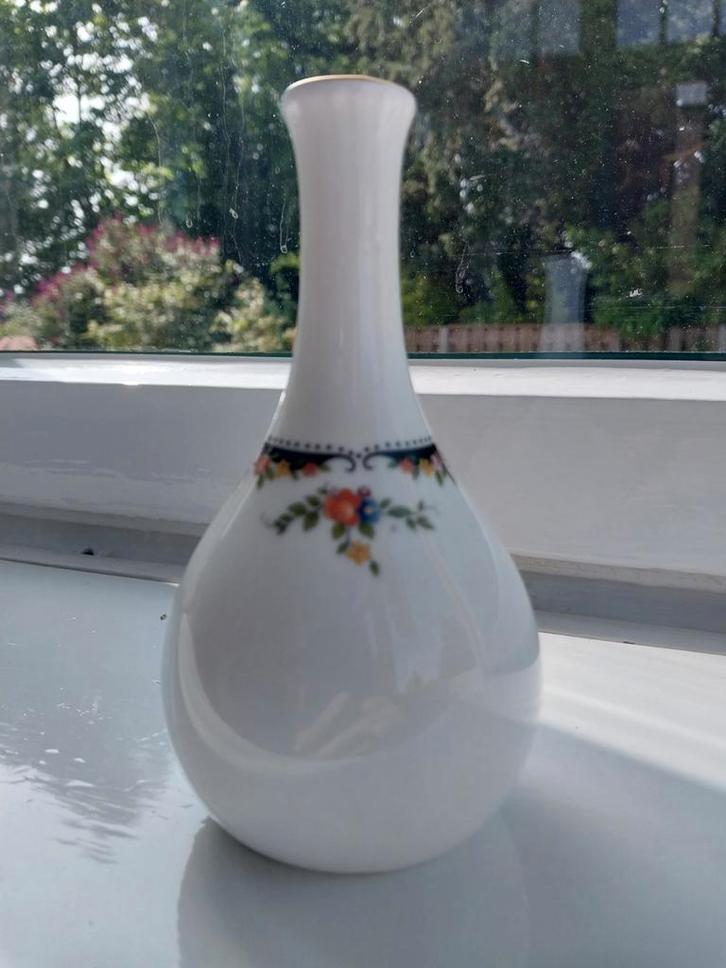 Wedgwood porselein, Osborne vaasje., Antiek en Kunst, Antiek | Porselein, Ophalen of Verzenden