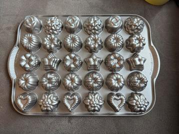 Nordic Ware Mini Bundt Cakejes Bakvorm beschikbaar voor biedingen