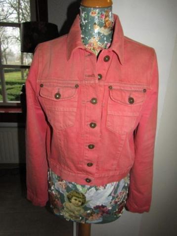 C1984 Not the same mt 40 jasje roze denim spijkerjasje  beschikbaar voor biedingen