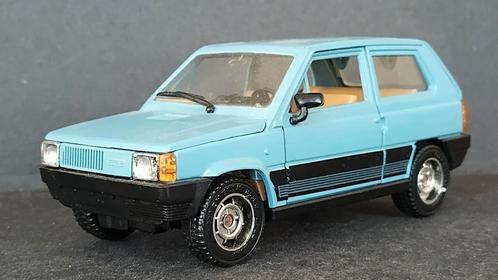 Fiat Panda 30 1980 1:24 Mebetoys Mattel Hot Wheels Pol, Hobby en Vrije tijd, Modelauto's | 1:24, Zo goed als nieuw, Verzenden