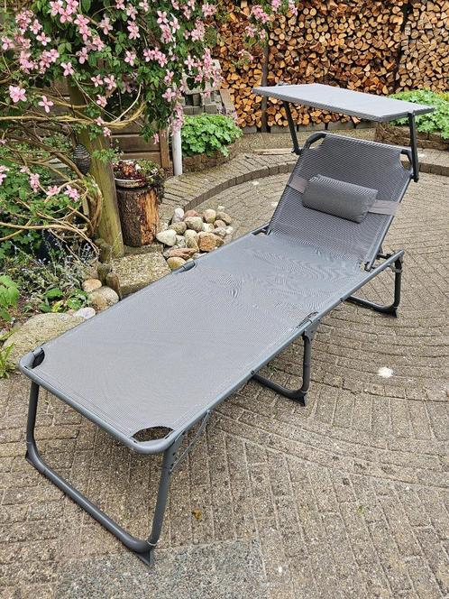 Ligbed met zonneluifel, Tuin en Terras, Ligbedden, Zo goed als nieuw, Metaal, Inklapbaar, Verstelbaar, Ophalen