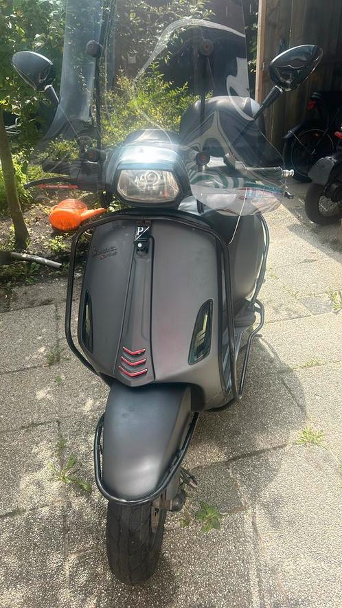 Vespa sprint 2017 mat grijs, Fietsen en Brommers, Scooters | Vespa, Zo goed als nieuw, Ophalen