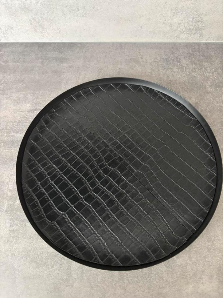 Zwart dienblad diameter 30 cm, Huis en Inrichting, Woonaccessoires | Dienbladen, Gebruikt, Metaal, Rond, Ophalen of Verzenden