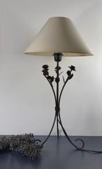 Tafellamp met roosjes en écru kleurige kap, Minder dan 50 cm, Ophalen of Verzenden, Metaal, Zo goed als nieuw