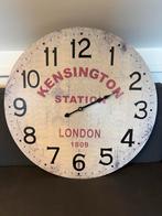 Grote Wandklok - Kensington Station London, Huis en Inrichting, Woonaccessoires | Klokken, Ophalen of Verzenden, Gebruikt, Analoog
