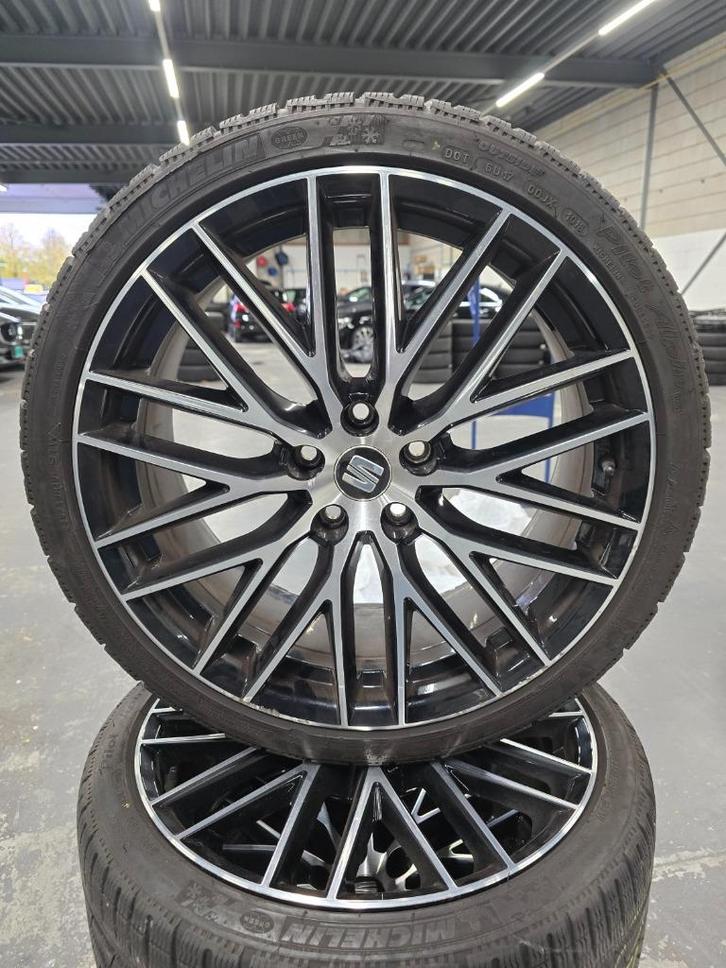 (38) Originele 19inch Seat Leon Cupra Winterbanden, Auto-onderdelen, Banden en Velgen, Banden en Velgen, Winterbanden, 19 inch