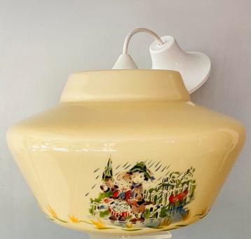 Zeer mooie antieke opaline,opal glazen kinder lamp,puntgaaf beschikbaar voor biedingen