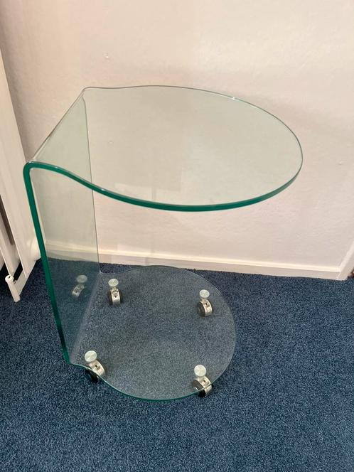 Glazen bijzettafel met wieltjes, Huis en Inrichting, Tafels | Bijzettafels, Zo goed als nieuw, Rond, Minder dan 55 cm, Glas, Ophalen