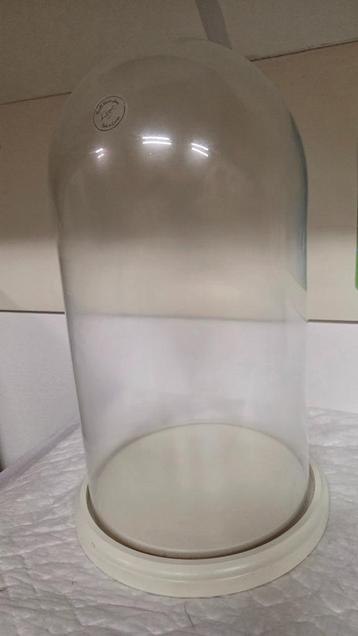 glazen stolp beschikbaar voor biedingen