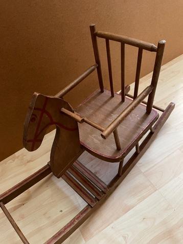 Oud houten hobbelpaard voor grote babypoppen 1940's/1950's beschikbaar voor biedingen