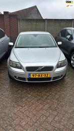 Volvo S40 1.8 Momentum, Auto's, Volvo, Voorwielaandrijving, 125 pk, Gebruikt, 4 cilinders