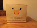 Pokemon 25th Anniversary Box (Ongeopend), Hobby en Vrije tijd, Verzamelkaartspellen | Pokémon, Ophalen of Verzenden, Nieuw, Boosterbox