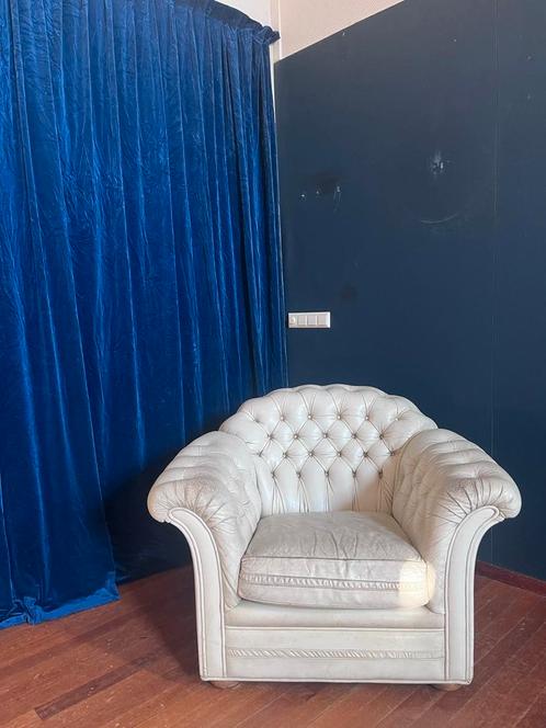 Chesterfield feautuill wit, creme, klassiek, Huis en Inrichting, Fauteuils, Gebruikt, Leer, 75 tot 100 cm, Ophalen