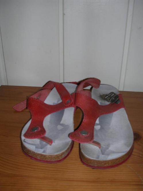 Elegante rode leren slippers / sandalen van JJ, maat 38, Kleding | Dames, Schoenen, Zo goed als nieuw, Sandalen of Muiltjes, Rood
