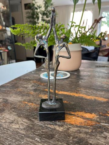 Bronzen Beeldje DE VERBINTENIS beschikbaar voor biedingen
