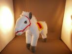 paard wit grijs velours met geel/rood dekje en rode halster, Kinderen en Baby's, Speelgoed | Knuffels en Pluche, Nieuw, Ophalen of Verzenden